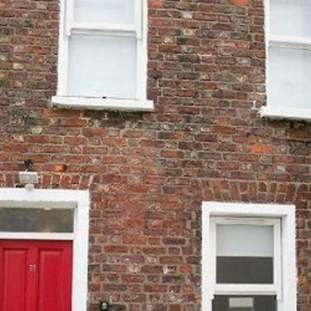 Amazing 3 Bedroom Home, Prime Bt1 Postcode And City Centre Location Belfast Extérieur photo