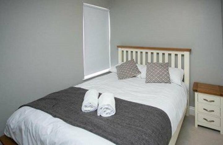 Amazing 3 Bedroom Home, Prime Bt1 Postcode And City Centre Location Belfast Extérieur photo